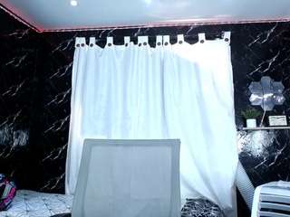 hillary-queen Live Webcam on CamSoda