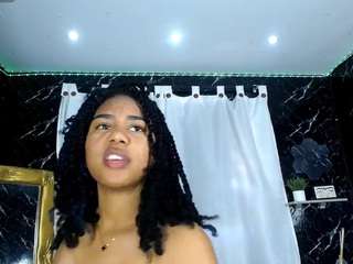 hillary-queen's CamSoda show and profile