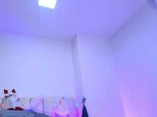 mia-xs's CamSoda show and profile