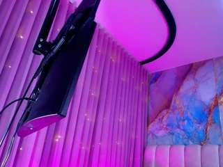 mia-xs's CamSoda show and profile