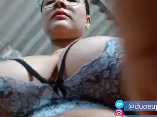 Xandhugetits's Live Sex Cam Show