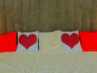 kitnisskiss's CamSoda show and profile