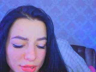 kitnisskiss's CamSoda show and profile