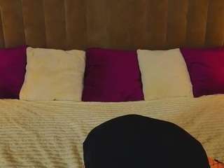 kitnisskiss's CamSoda show and profile