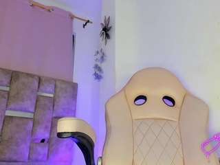 sexyzoe01's CamSoda show and profile