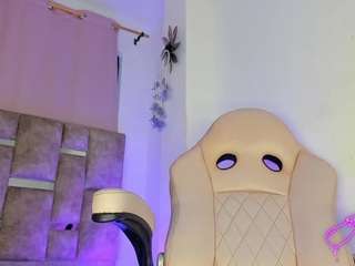 sexyzoe01's CamSoda show and profile