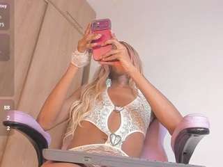 sexyzoe01