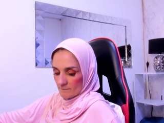 iriskarim's CamSoda show and profile
