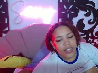 horny-sexy-brunette webcam