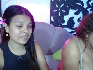  horny-sexy-brunette chat room