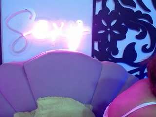  horny-sexy-brunette chat room