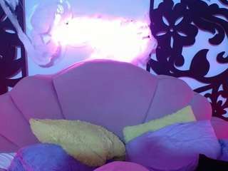 horny-sexy-brunette webcam model