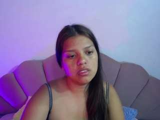  horny-sexy-brunette chat room