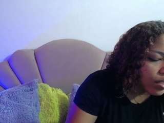  horny-sexy-brunette chat room