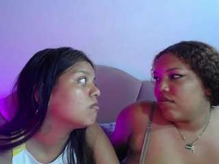  horny-sexy-brunette chat room