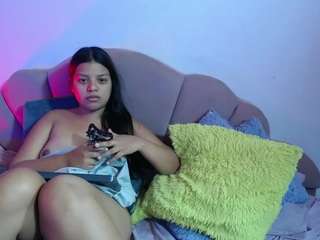 horny-sexy-brunette's CamSoda show and profile