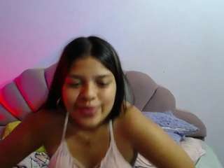 horny-sexy-brunette webcam