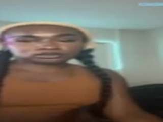 Jade Bubbles live cam preview