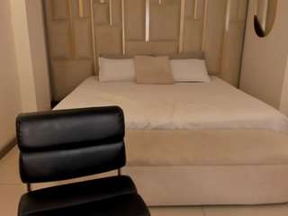 naomii-campbell's CamSoda show and profile