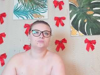 naughtycharming's CamSoda show and profile