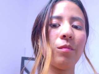 skinny-hottie18 webcam model