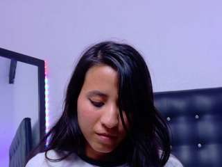 skinny-hottie18 Live Webcam on CamSoda