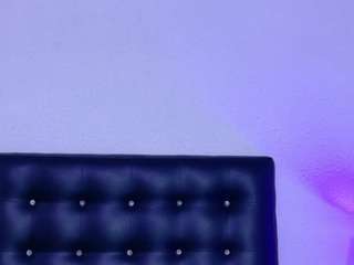 skinny-hottie18's CamSoda show and profile