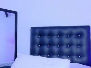 skinny-hottie18 Live Webcam on CamSoda