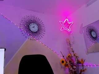 ashley-lovegirl's CamSoda show and profile