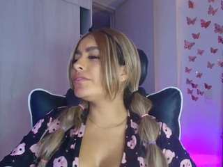 Discover layla-nicols from CamSoda
