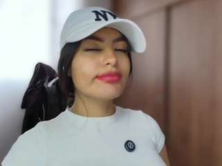 layla-nicols's CamSoda show and profile