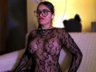 Layla Nicols live webcam show