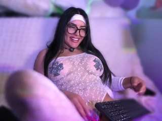 Layla-nicols's cam show statistics and live stream