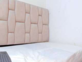 sarafoox18's CamSoda show and profile