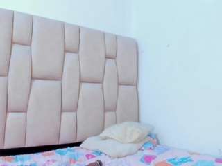 sarafoox18's CamSoda show and profile