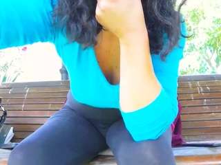 mellysquirtybigl... Live Webcam on CamSoda