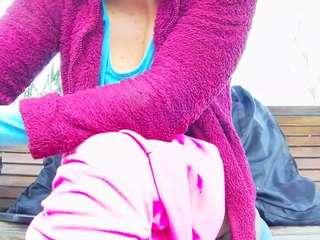 mellysquirtybiglabia live cam profile