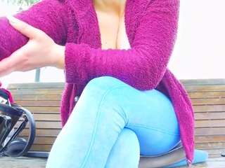 mellysquirtybiglabia webcam