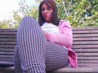 mellysquirtybiglabia live webcam show