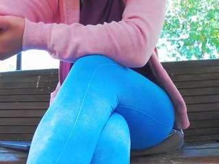 mellysquirtybiglabia live webcam show