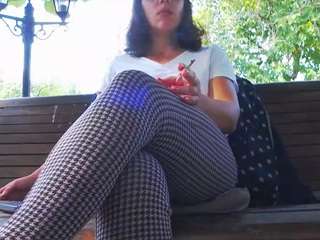 mellysquirtybiglabia's live room