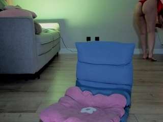 rileymee, female webcam model,  years old, on live webcam