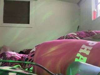 Live cam show with the quiet room