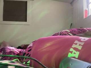 Live cam show with the quiet room