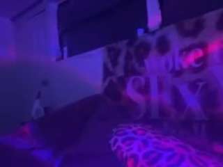 WHO LOVES FEET live cam