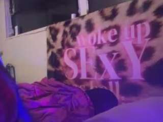 WHO LOVES FEET live cam preview
