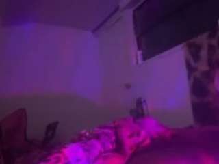 WHO LOVES FEET live cam preview