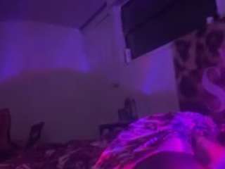 WHO LOVES FEET live cam preview