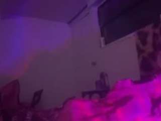 WHO LOVES FEET live cam preview