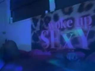 WHO LOVES FEET live cam preview